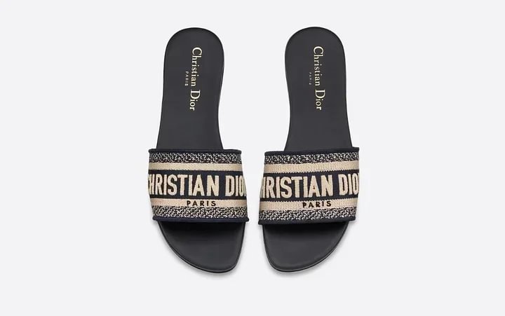 [KORL&Aacute;TOZOTT IDŐRE VONATKOZ&Oacute; AJ&Aacute;NLAT] DIOR LAPOS SZAND&Aacute;L