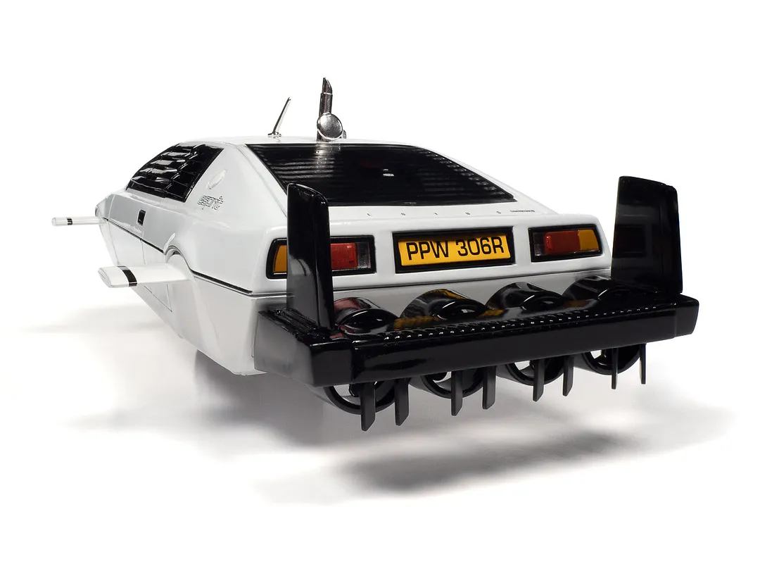 James Bond 1971 Lotus Espirit Series 1 (The Spy Who Loved Me) 1:18 Scale