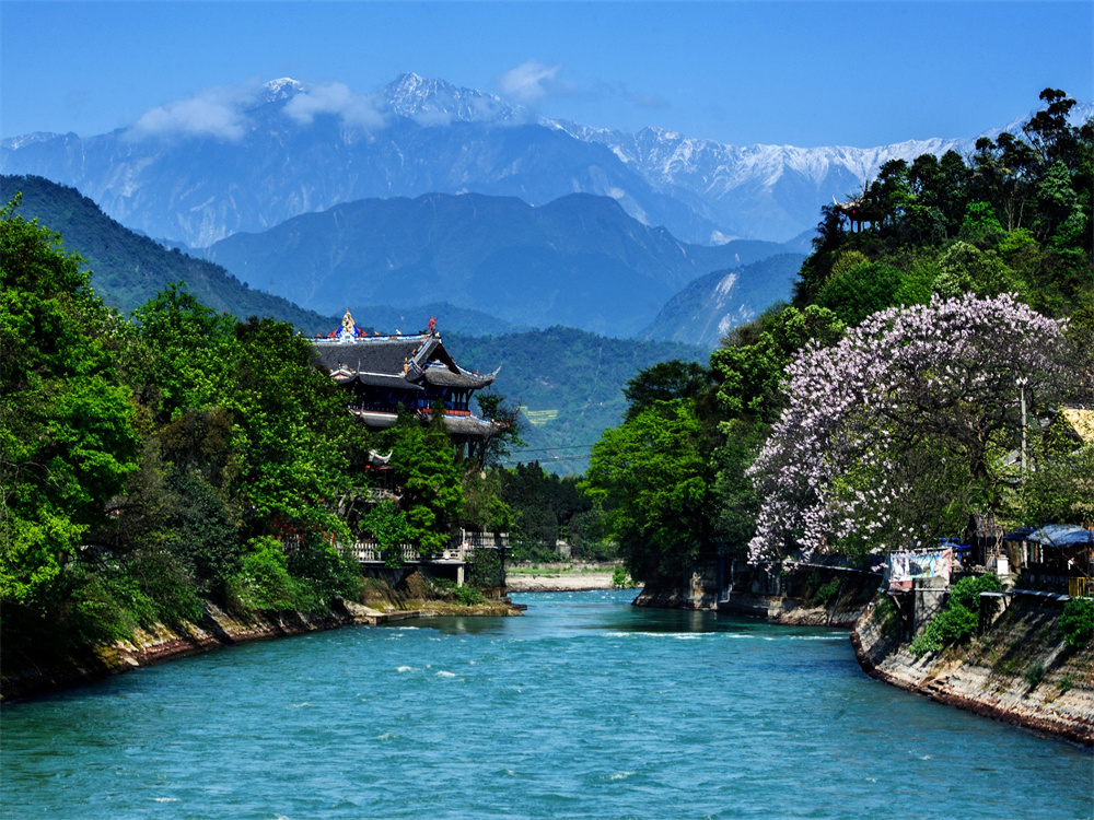 6-Day Dujiangyan, Chengdu Panda Base, Cultural Tour and Night Scene