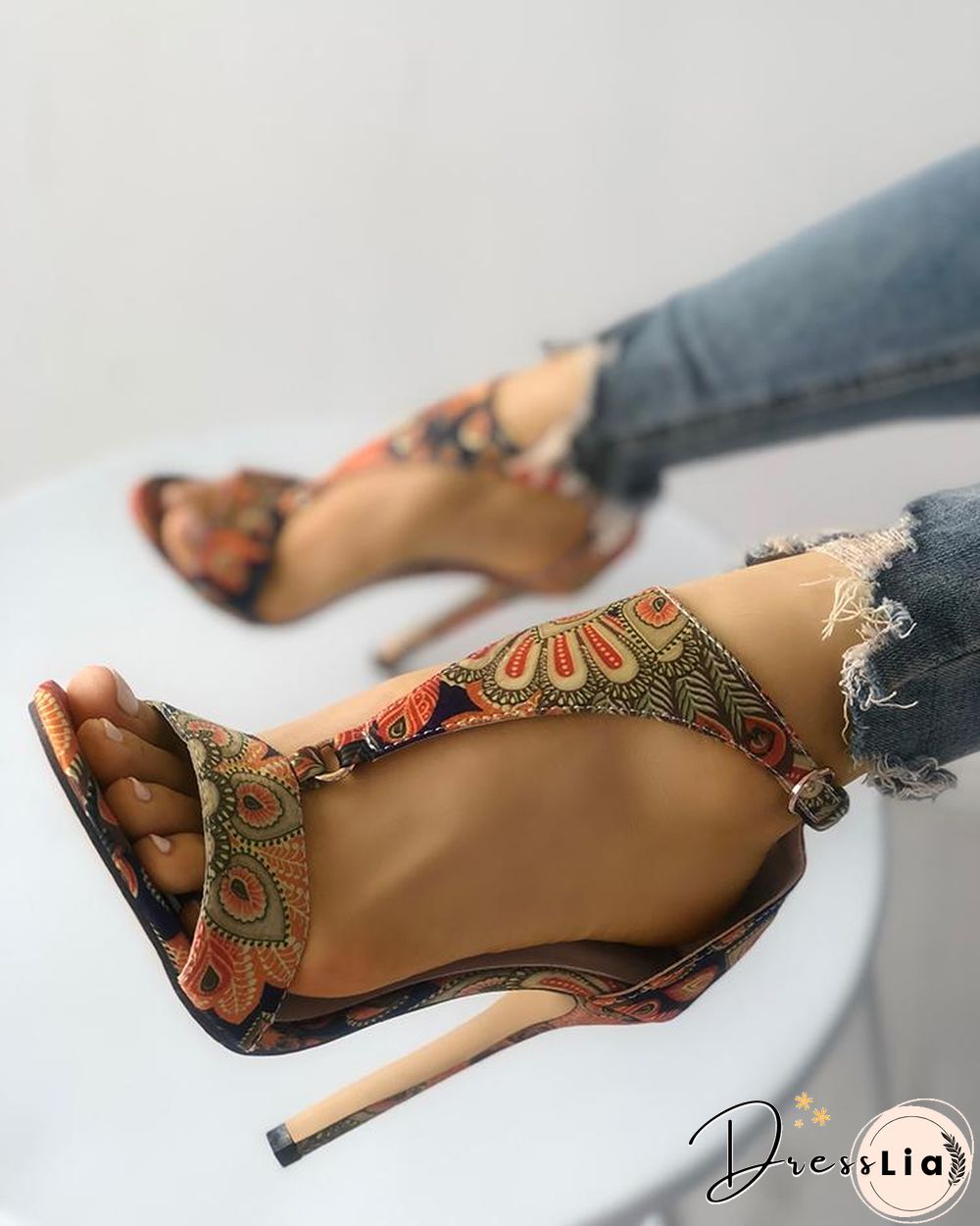 Peacock Feather Print T-Strap Thin Heeled Sandals