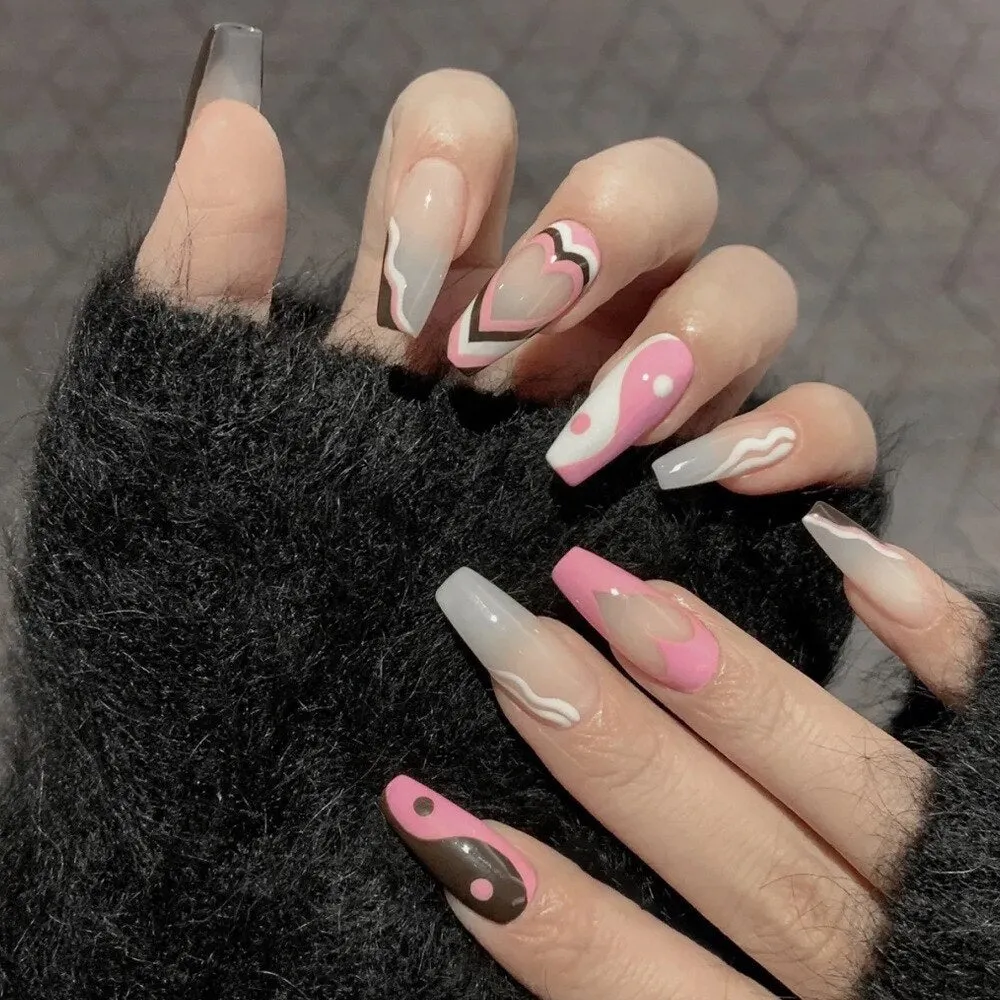 24Pcs Coffee Color With Grids Heart Designs False Nail Full Cover Fake Nails with Glue Detachable Wearable Manicure Nail Tips-Nail Inspo