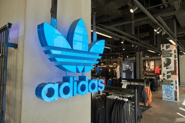 6 075 obrázků z obchodu Adidas, stock fotografií, 3D objektů a vektorů | Shutterstock