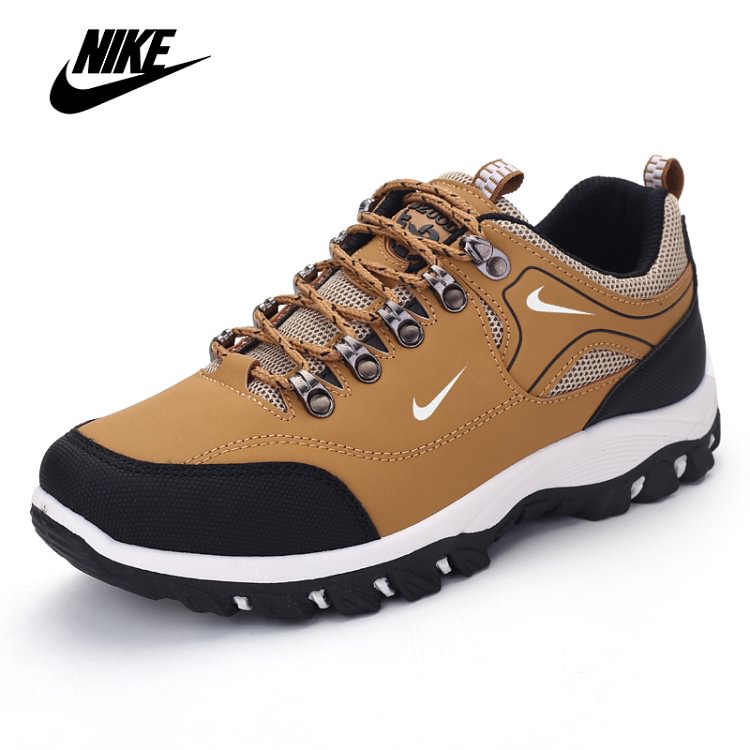 Mo&scaron;ki &scaron;portni copati NIKE&reg; za na prostem