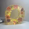 Veilleuse LED avec lettres imprim&eacute;es de fleurs s&eacute;ch&eacute;es en r&eacute;sine