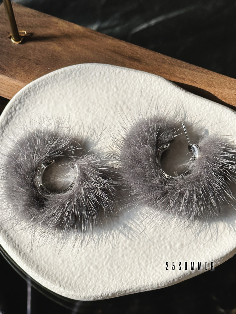 Chic Mink Fur C-Shaped Hoop Earrings - Luxurious & Unique