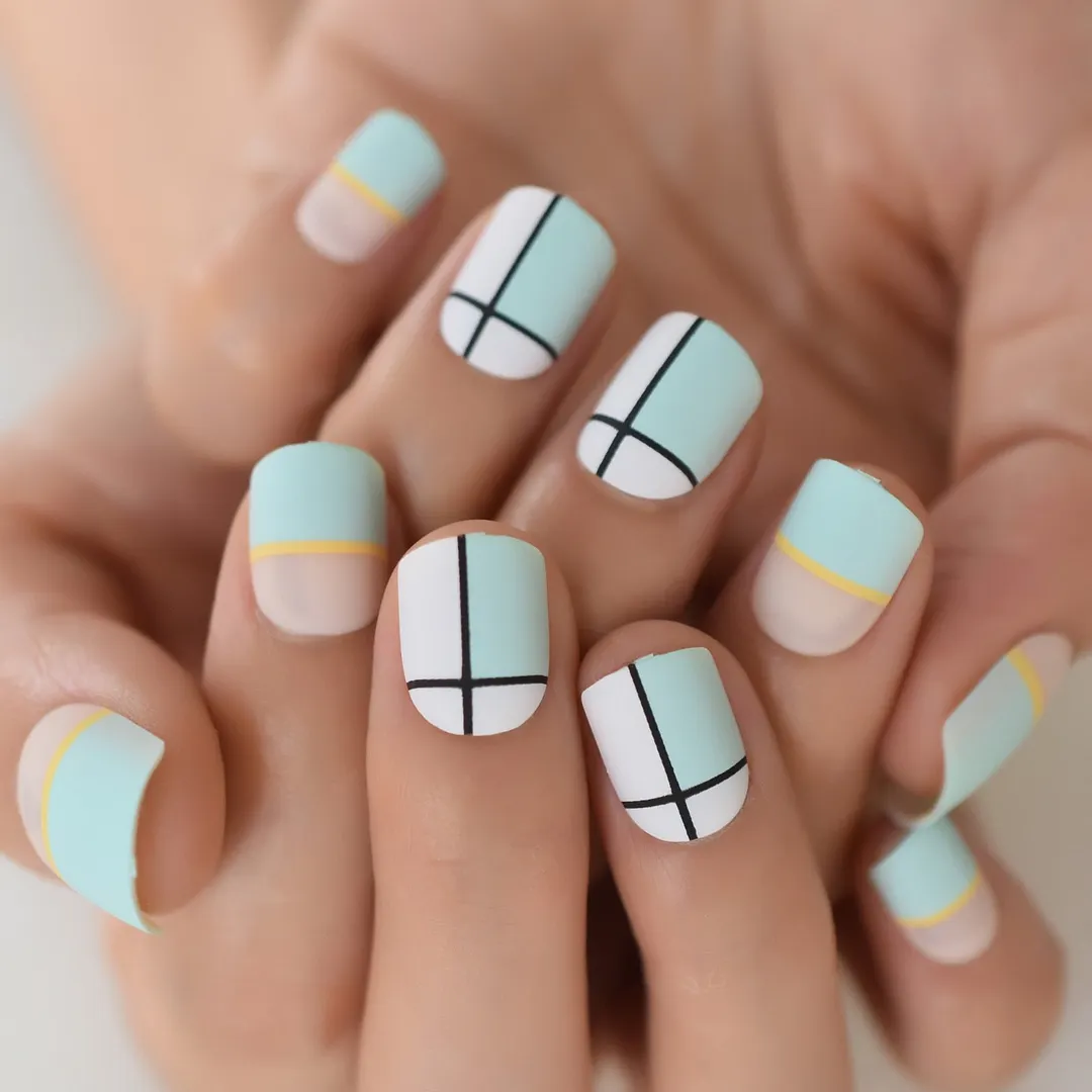 Reusable Geometric Press On Nails Special Girls False Nails Green Nude Custom Artificial Fingernails Short Round Tips-Nail Inspo