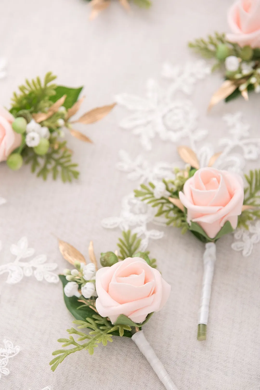 Boutonnieres for Guest in Blush & Cream