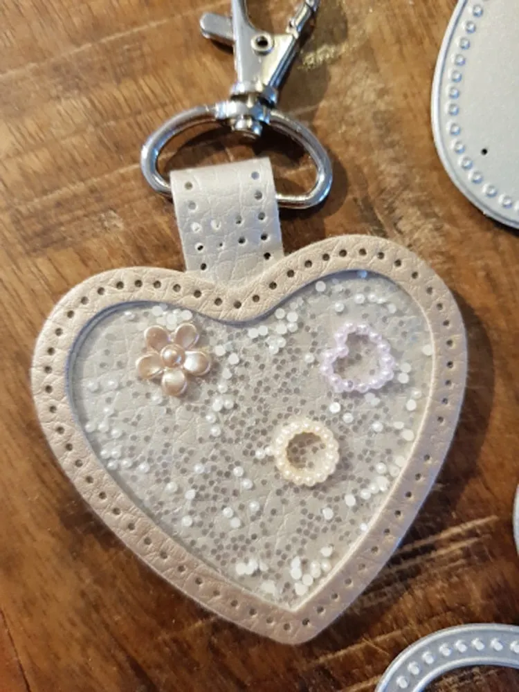 Die Cut Metal Cutting die keychain shaker Heart Paper Key Chain Scrapbook Paper Craft Card Punch Art Knife Cutter