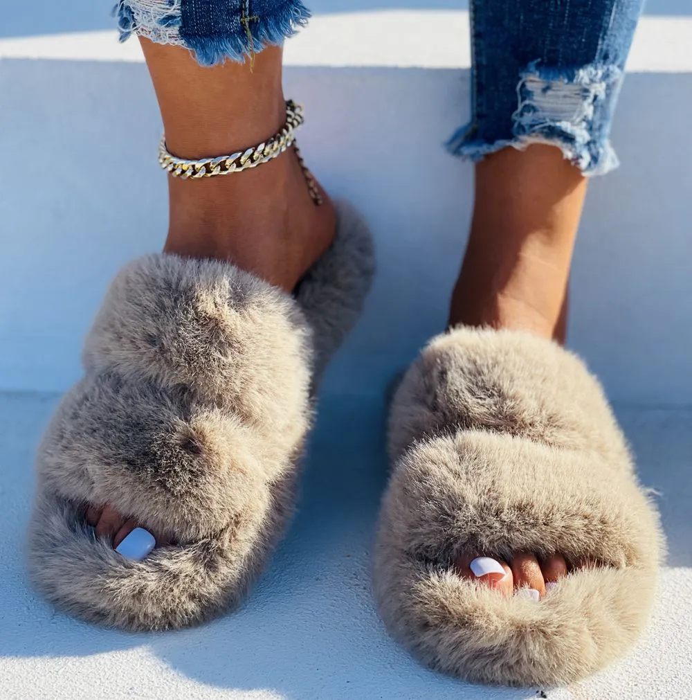 2021 Fashion Modern Slippers Women Winter Outdoor Fur Slides Fluffy Furry Shoes Ladies Flat Platform Footwear Cozy Celebrities