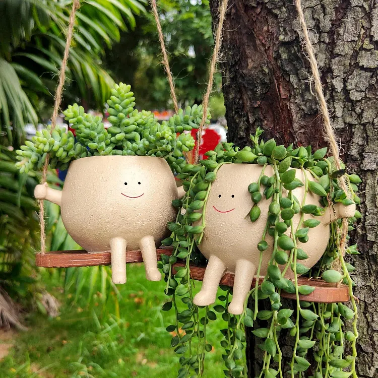 Smiley Swinging Pot
