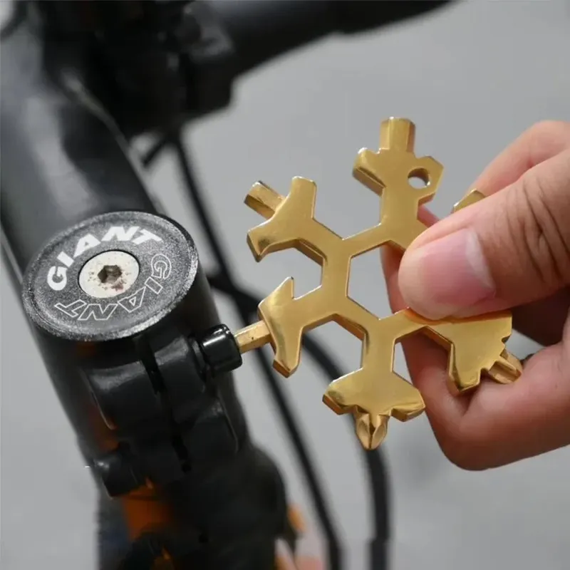 SAKER&reg; 18-in-1 Snowflake Multi-Tool