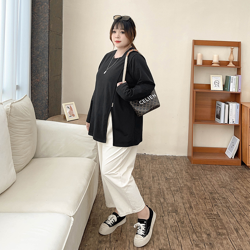 Elegant Slimming Plus-Size Tunic Top for Women &ndash; Autumn Chic with Side Slits