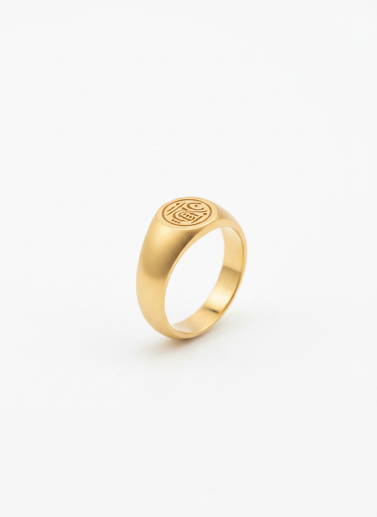 Heye Wings Lightweight Gold-Plated Ring with Eastern Calligraphy Engraving