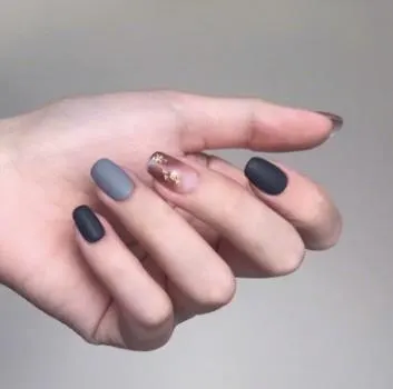 24pcs/set Fashion Laser Glitter False Nails Middle Long Silver Fire Pattern Full Nail Art Tips Girl Nail Accessories Fake Nails-Nail Inspo