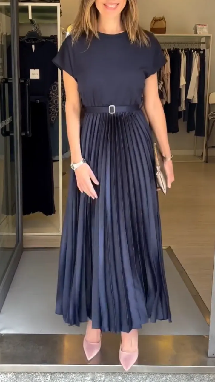 Women's Round-Neck Pleated Splice Dress &mdash; Elegant Style