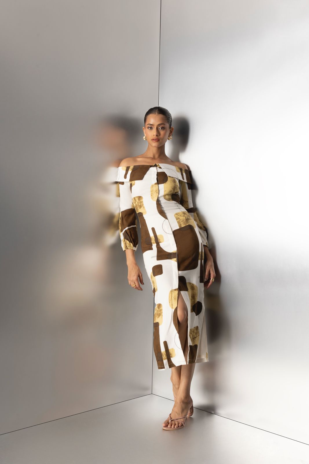 Apricot Crush &ndash; midi dress in abstract print