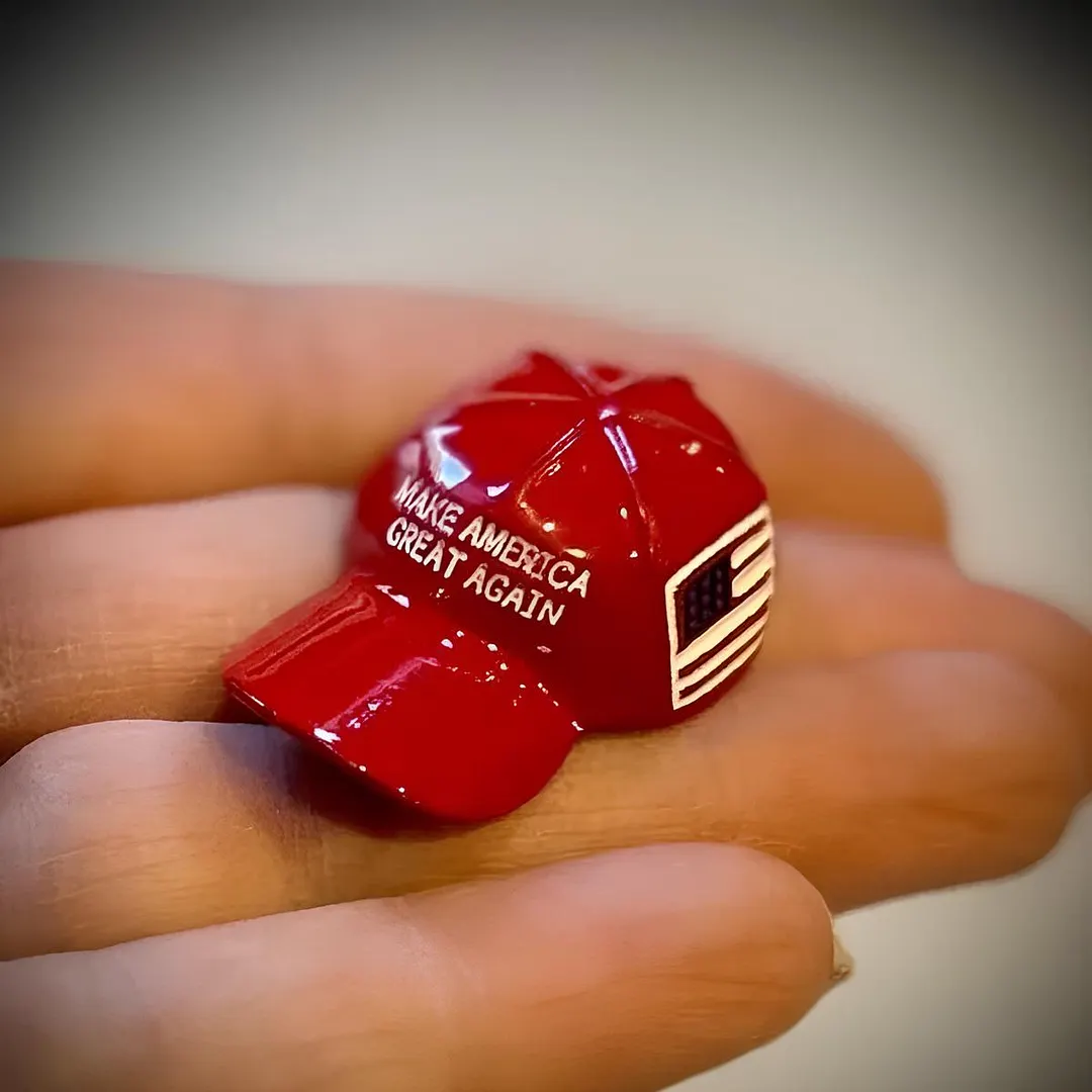 🦅"Make America Great Again"🗽 - Red Hat Keychain