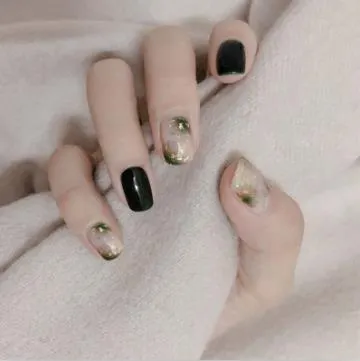 24pcs/set Fashion Laser Glitter False Nails Middle Long Silver Fire Pattern Full Nail Art Tips Girl Nail Accessories Fake Nails-Nail Inspo