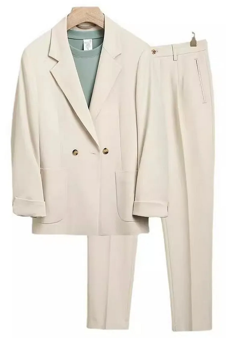 Men's Two Piece Suit with Pockets and Minimalist Design