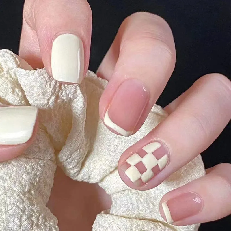24Pcs Coffee Color With Grids Heart Designs False Nail Full Cover Fake Nails with Glue Detachable Wearable Manicure Nail Tips-Nail Inspo