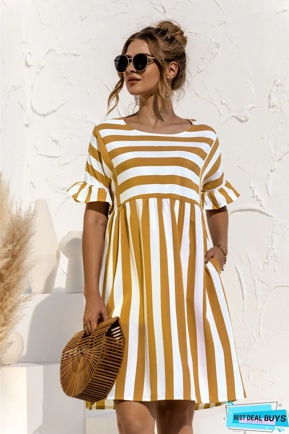 Loose Dress with Ruffled Stripes and Contrasting Colors