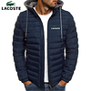 Kurtka z kapturem Lacoste: Stylowa i wygodna &ndash; idealny wyb&oacute;r na mroźną pogodę w Polsce