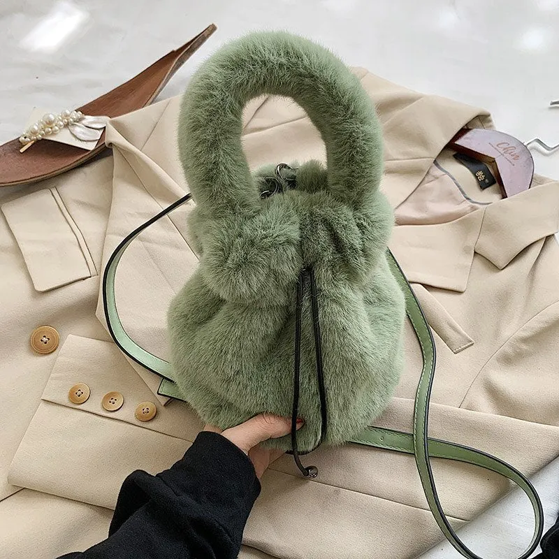 էѧӧܧ Winter Small Soft Faux Fur Shoulder Crossbody Bags 2021 Women Brand Luxury Fashion Lady Chain Totes Handbags Purses