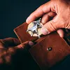 Amulette d'argent Rat souris sur pi&egrave;ce de monnaie 