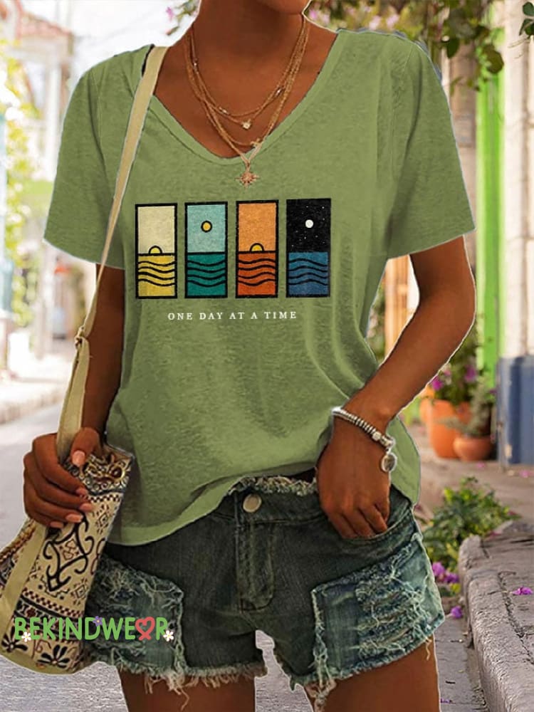 Women&rsquo;s Retro One Day At A Time Print T-Shirt Green / S
