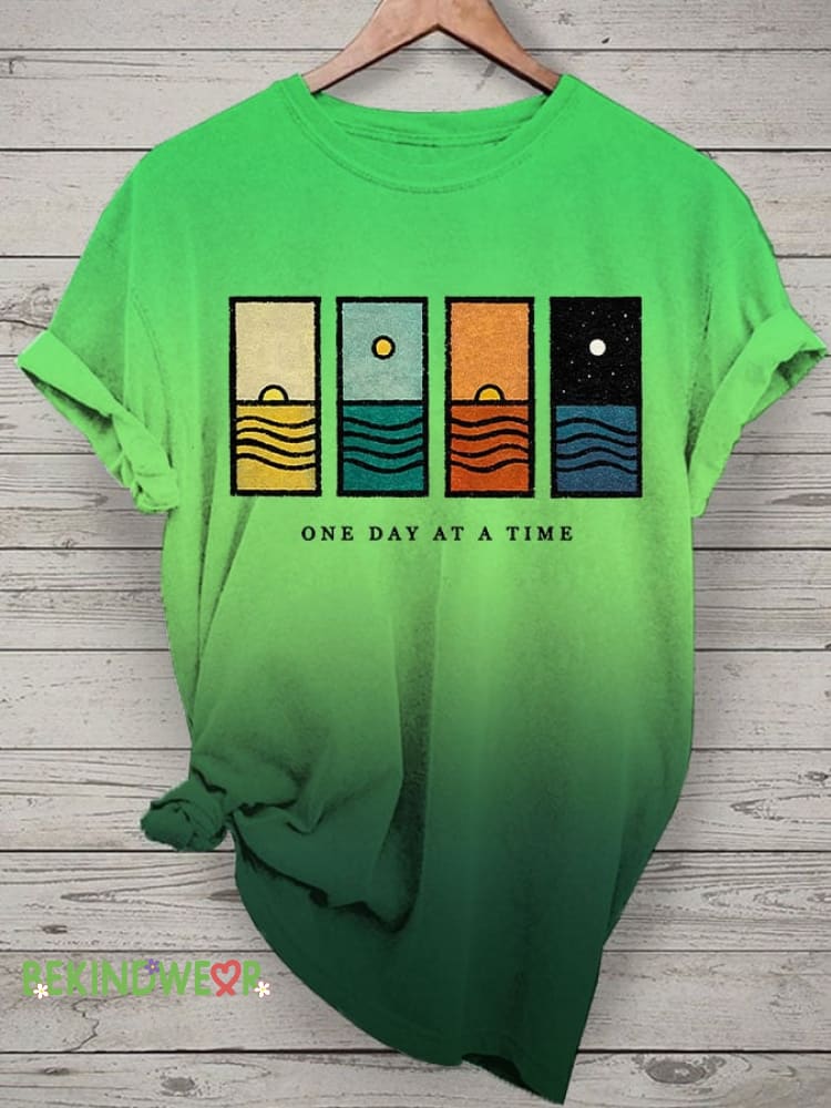 Women&rsquo;s Retro One Day At A Time Print T-Shirt Green / S