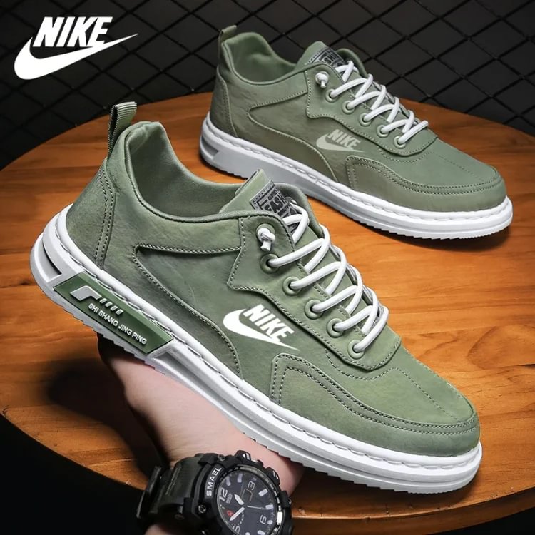 &Uacute;J NIKE&trade; TORNACIPŐ