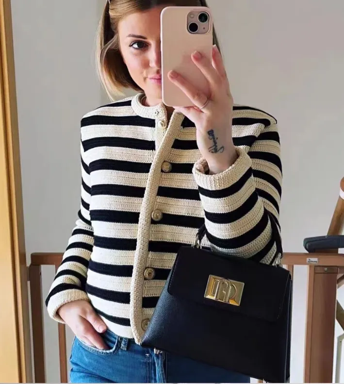 Churchf Churchf Autumn New Temperament Slim Version Of The Buckle Stripe Small Sweet Wind Knitting Cardigan Sweater Short Coat
