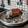 🛠️Makita ihlette 2 az 1-ben mini csiszol&oacute; kulcstart&oacute;: &Uacute;tk&ouml;zben is haszn&aacute;lhat&oacute; csiszol&oacute;szersz&aacute;m + gyűjthető darab szersz&aacute;mkedvelőknek