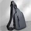 Sac bandouli&egrave;re imperm&eacute;able pour homme avec port de chargement USB