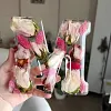 Veilleuse LED avec lettres imprim&eacute;es de fleurs s&eacute;ch&eacute;es en r&eacute;sine