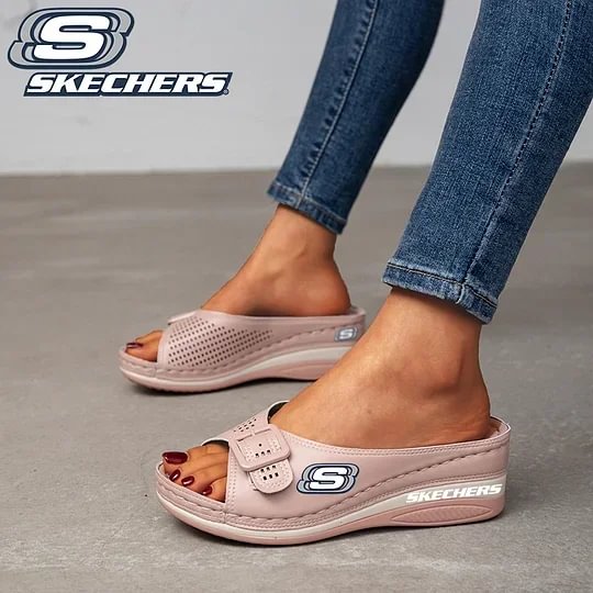 SKECHERS&reg; &Uacute;J K&Eacute;NYELMES NŐI VASTAGTALP&Uacute; ORTOP&Eacute;D SZAND&Aacute;L
