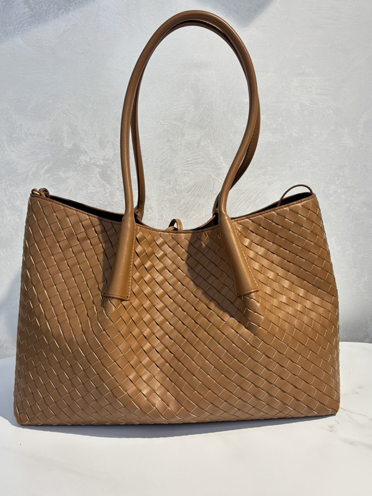 2025 New Style Cowhide Handmade High-End Woven Bag French Casual Satchel Shoulder Crossbody Women's Bag Tote Bag