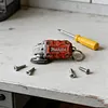 🛠️Makita ihlette 2 az 1-ben mini csiszol&oacute; kulcstart&oacute;: &Uacute;tk&ouml;zben is haszn&aacute;lhat&oacute; csiszol&oacute;szersz&aacute;m + gyűjthető darab szersz&aacute;mkedvelőknek