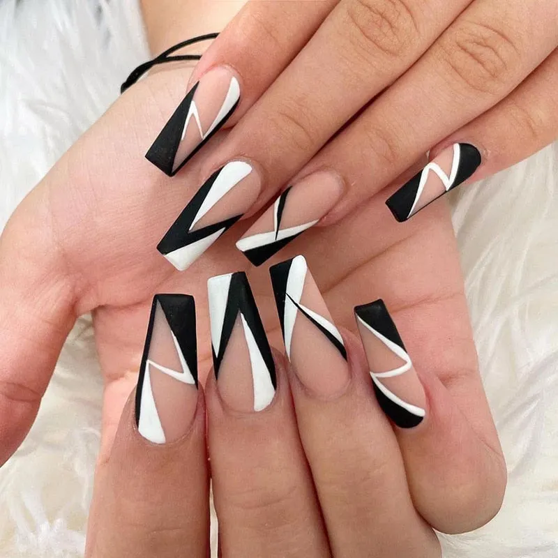 24Pcs Coffee Color With Grids Heart Designs False Nail Full Cover Fake Nails with Glue Detachable Wearable Manicure Nail Tips-Nail Inspo