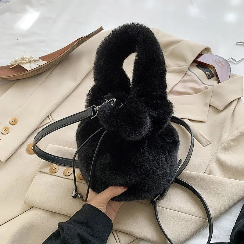 էѧӧܧ Winter Small Soft Faux Fur Shoulder Crossbody Bags 2021 Women Brand Luxury Fashion Lady Chain Totes Handbags Purses