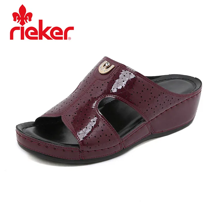 RIEKER&reg;2024 NOVE, NEKLIZAJUĆE JEDNOSTAVNE SANDALE NA KLIN
