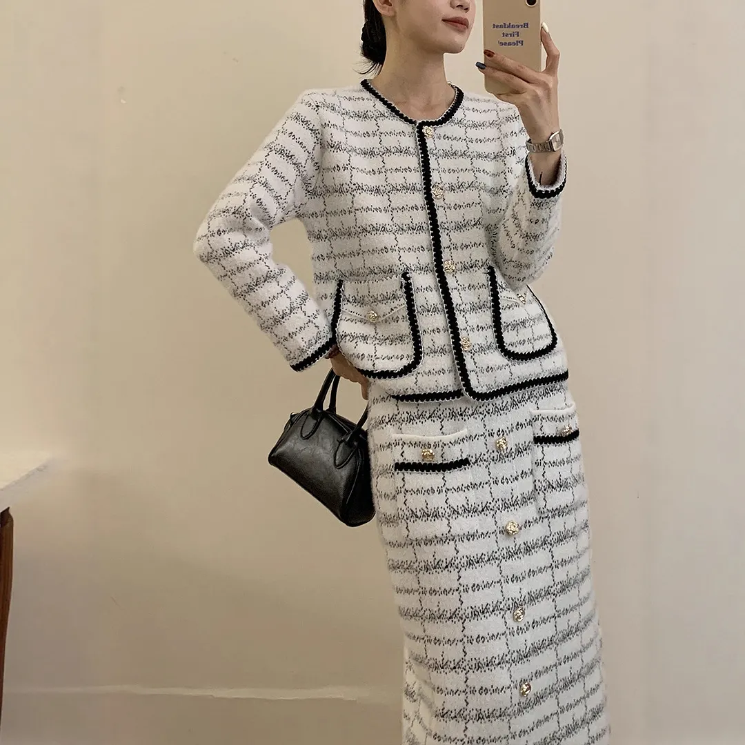 Athvotar Athvotar New Soft Horse Hair V-Neck Hollow Open Shirt Femininity Lazy Wind Buckle Lantern Sleeve Sweater Coat