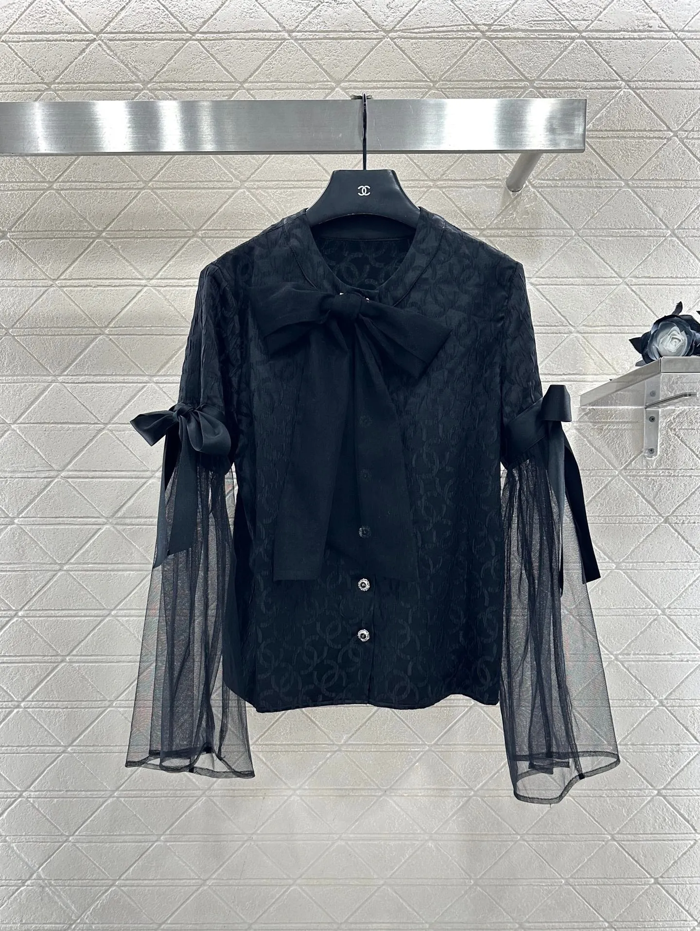Round neck jacquard bow spliced top